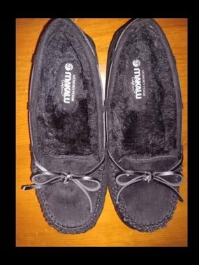 MAKALU Brand Women's Black Faux Suede Moccasin Slippers